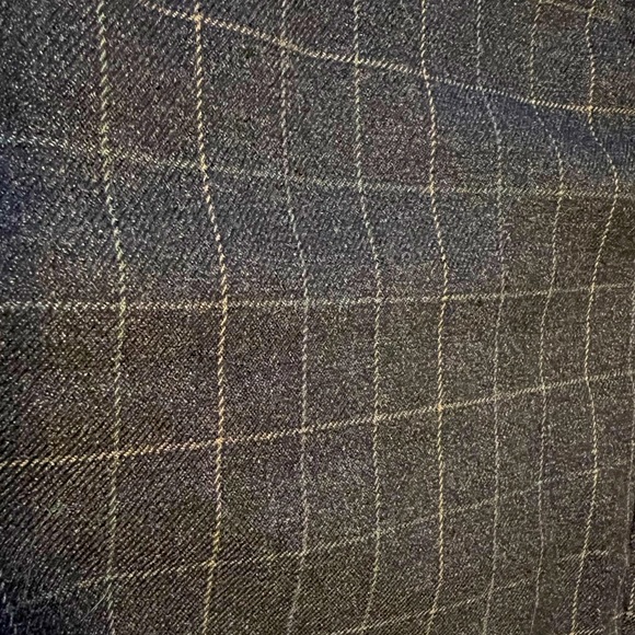 Adorable grey work pants from Zara with detailed lines. Worn once, like new. - Picture 3 of 4